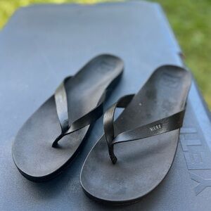 Reef Women’s Classic Black Sandals
